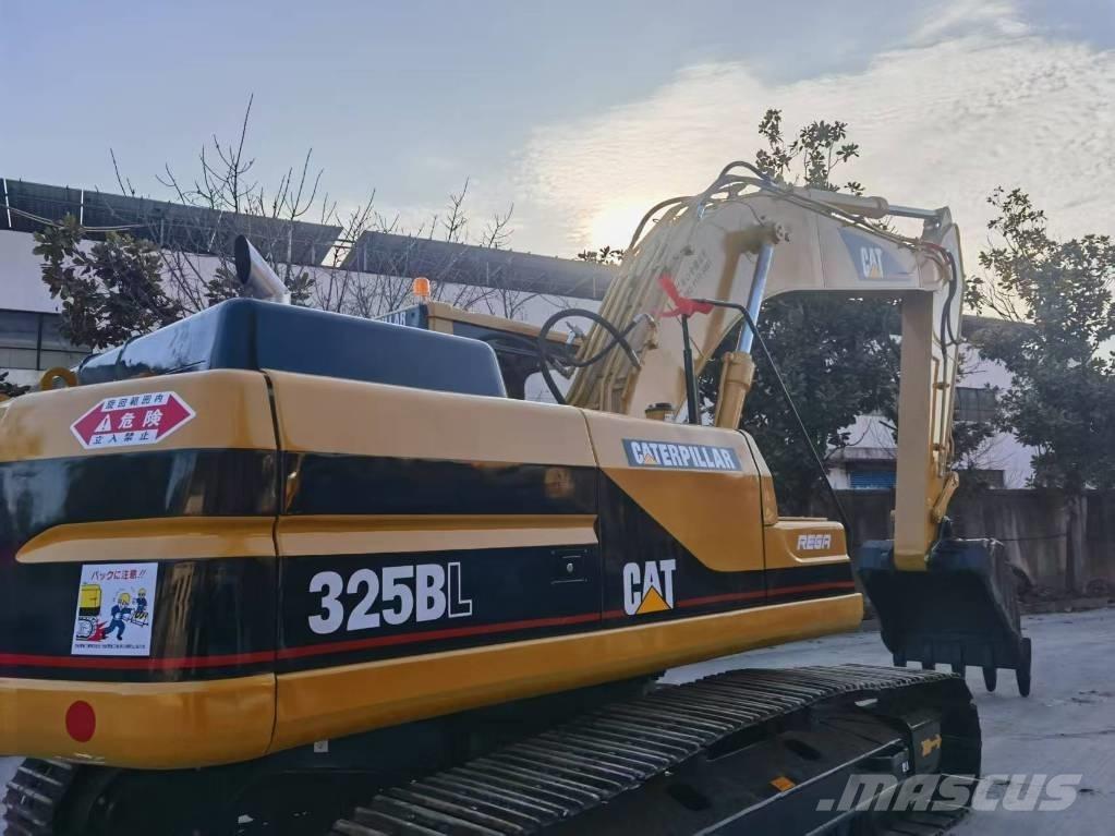 CAT 325 B L Lánctalpas kotrók