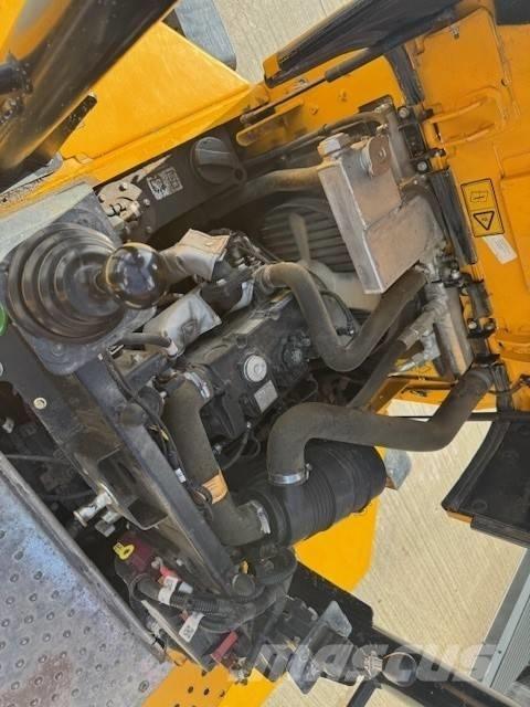 JCB 3STH 2S5 Mezei dömperek