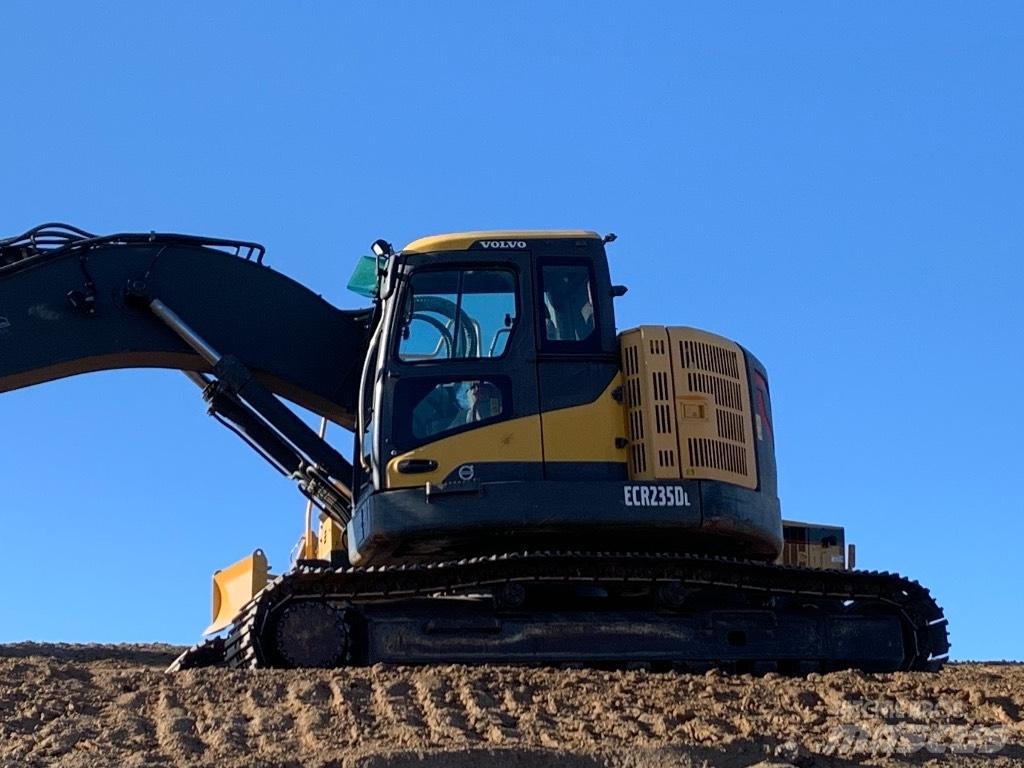 Komatsu 138 us -8 Lánctalpas kotrók