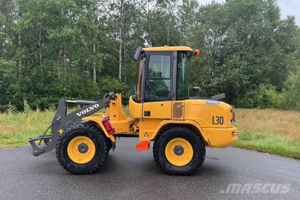 Volvo L 30 Gumikerekes homlokrakodók