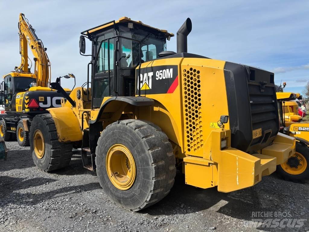 CAT 950M Gumikerekes homlokrakodók