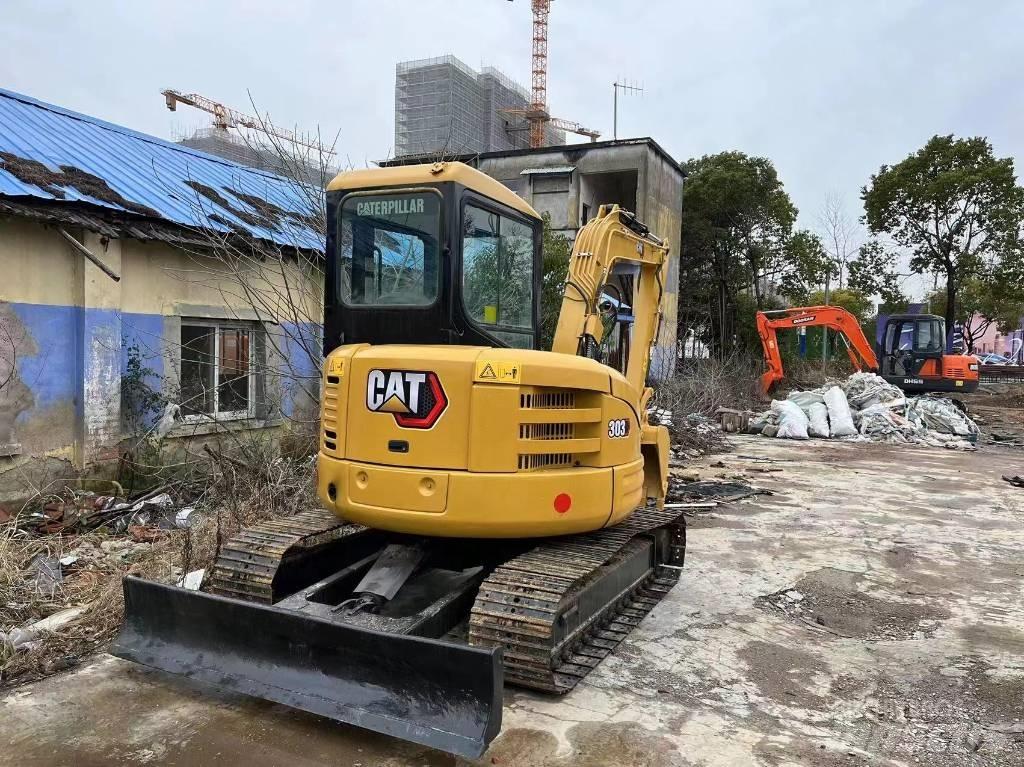 CAT 303c Mini kotrók < 7t
