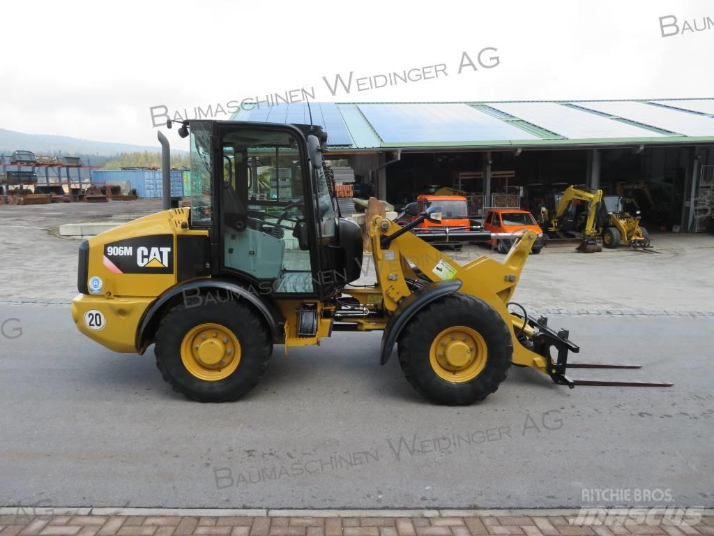CAT 906M Gumikerekes homlokrakodók