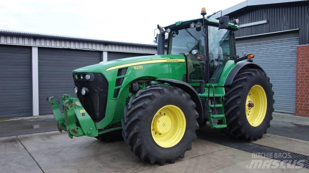 John Deere 8230 ILS Traktorok