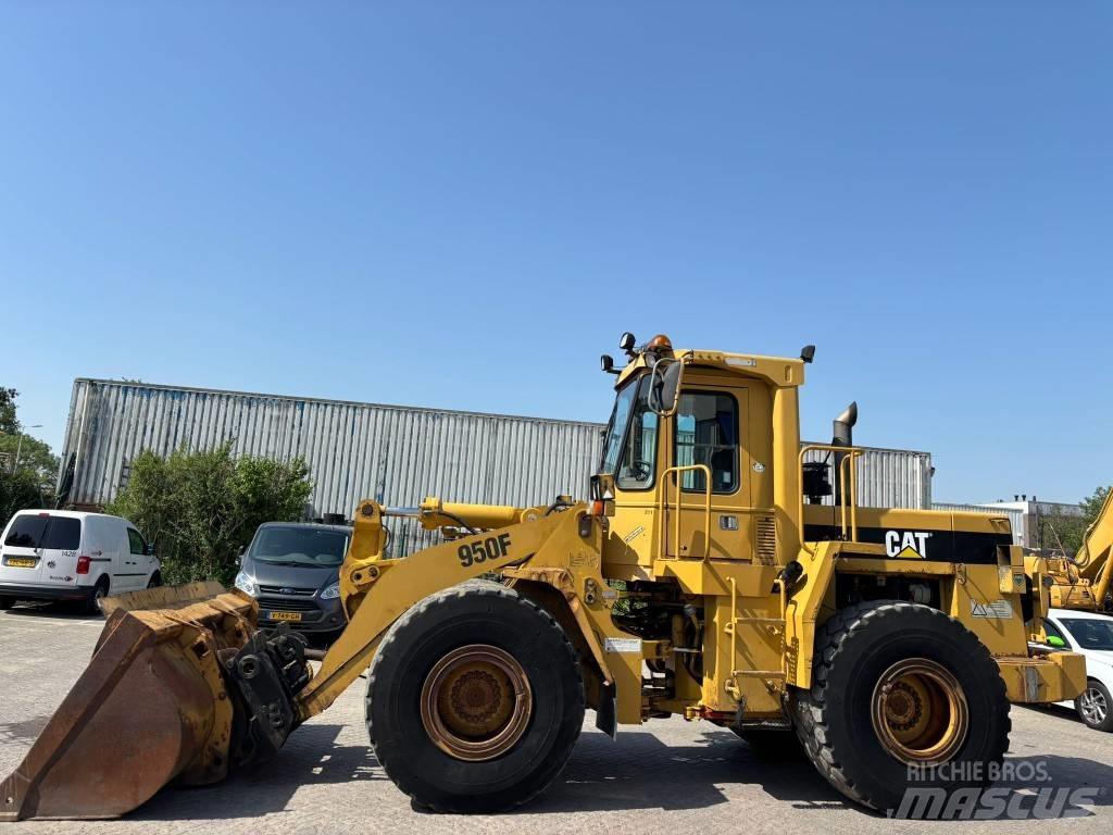 CAT 950 F Gumikerekes homlokrakodók