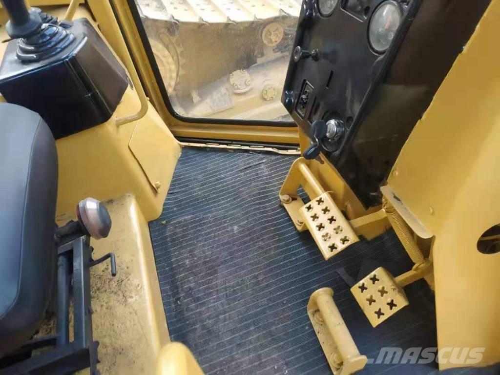 CAT D5M lánctalpas dózerek