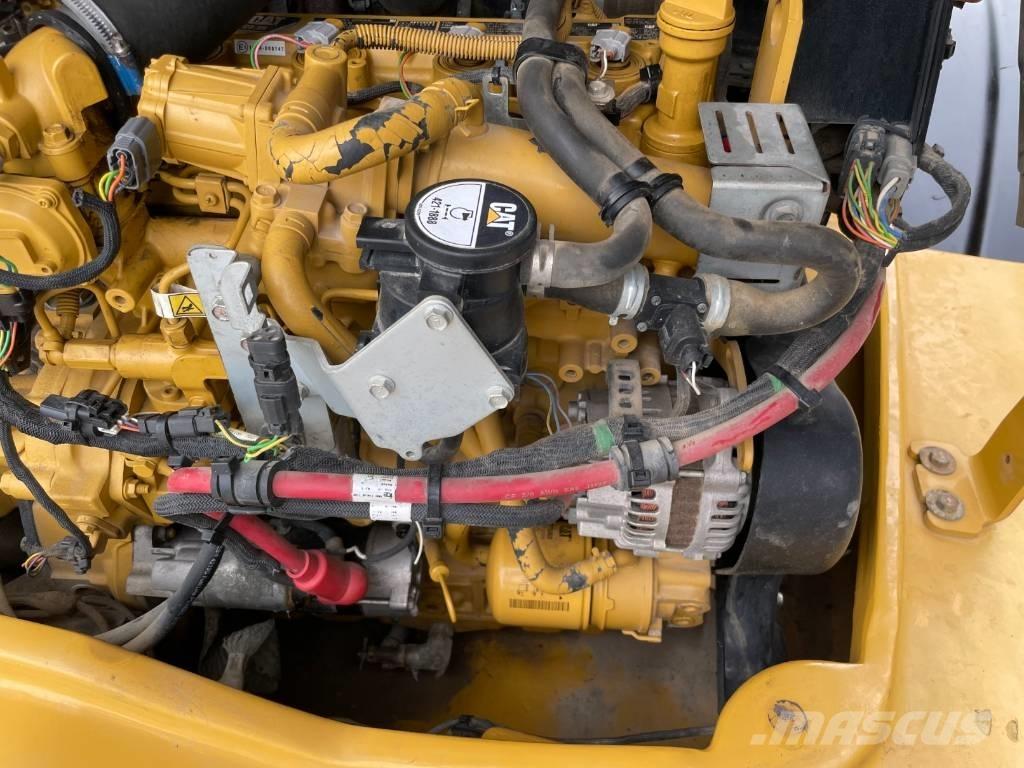 CAT 908M Gumikerekes homlokrakodók