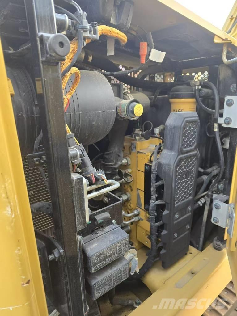 CAT 306 Mini kotrók < 7t