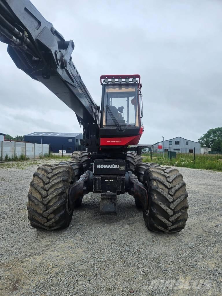 Komatsu 911.5 Betakarítók