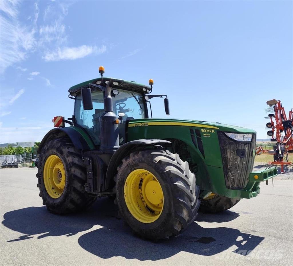John Deere 8370 R Traktorok