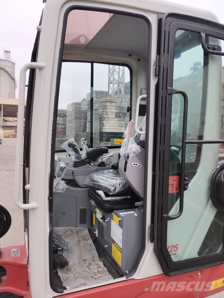 Takeuchi TB 225 Mini kotrók < 7t