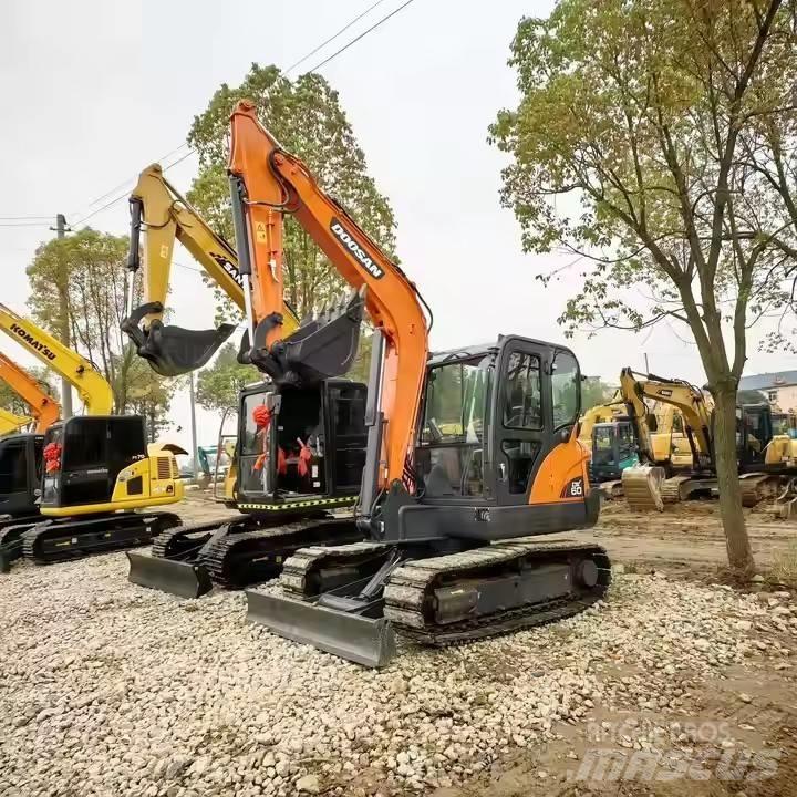 Doosan DX 60 Lánctalpas kotrók