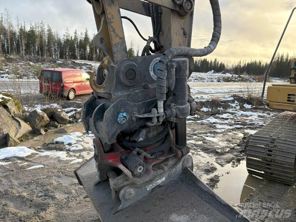 CAT 313F Lánctalpas kotrók