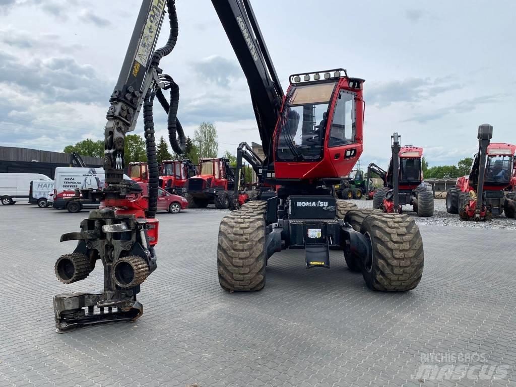 Komatsu 901 XC Betakarítók