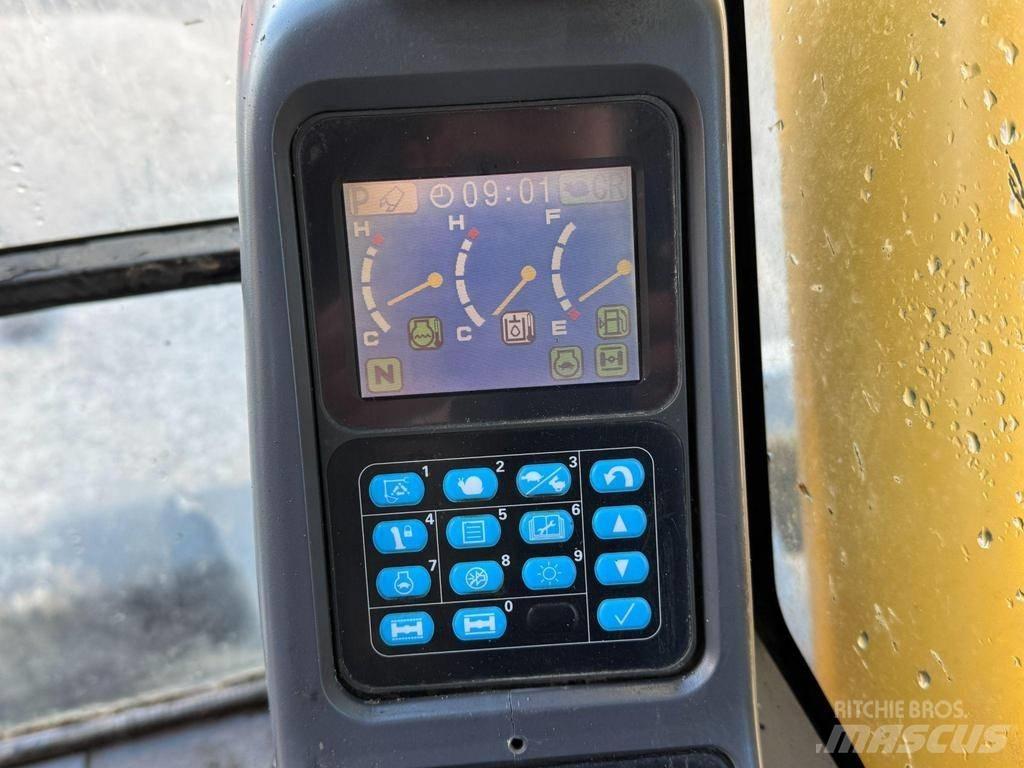 Komatsu PW 160-7 Gumikerekes kotrók