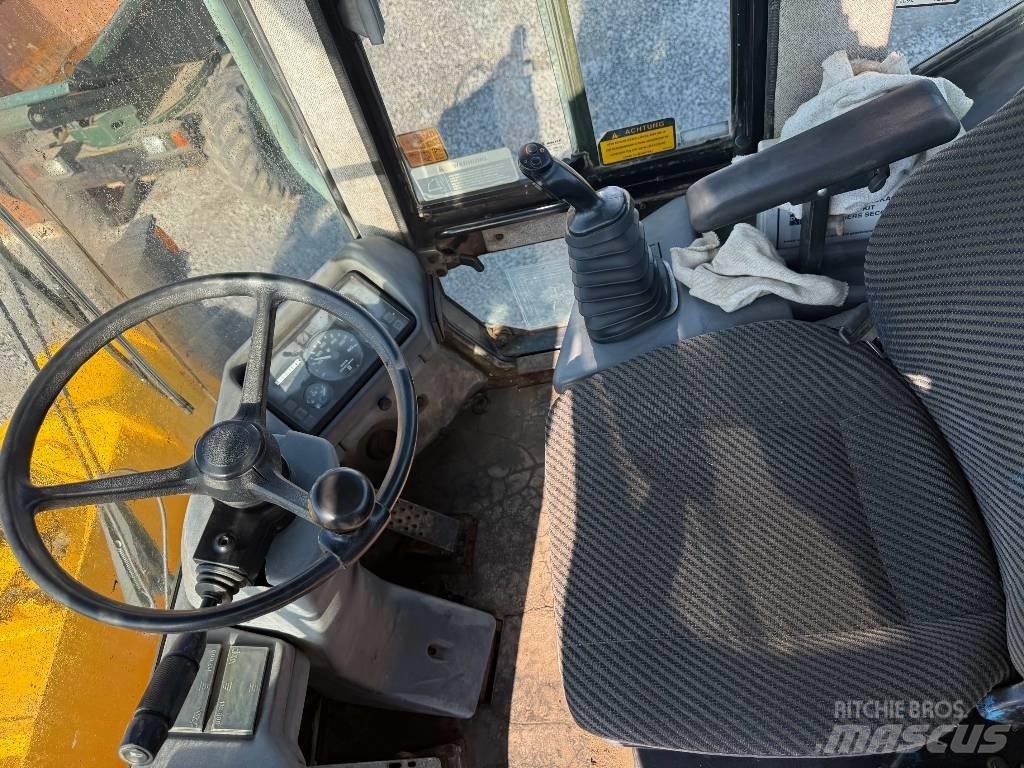 Liebherr L 522 Gumikerekes homlokrakodók