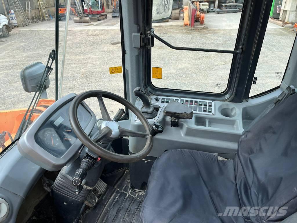 Doosan DL 200 Gumikerekes homlokrakodók