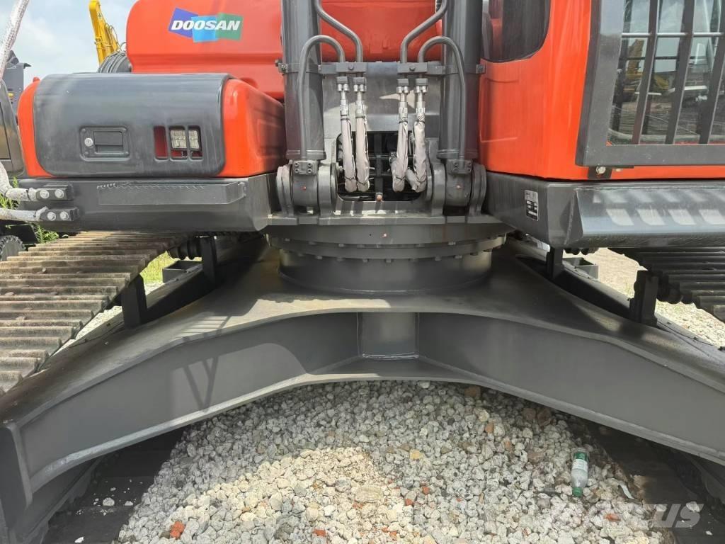 Doosan 300LC-9C Lánctalpas kotrók