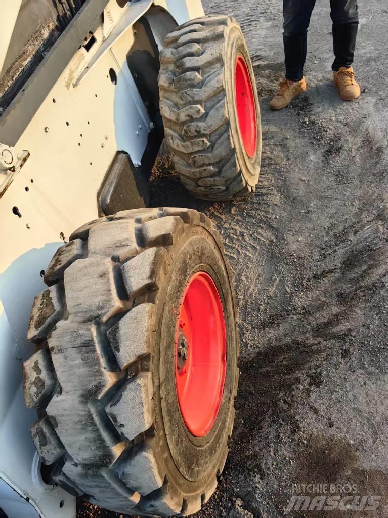 Bobcat S 300 Kompaktrakodók