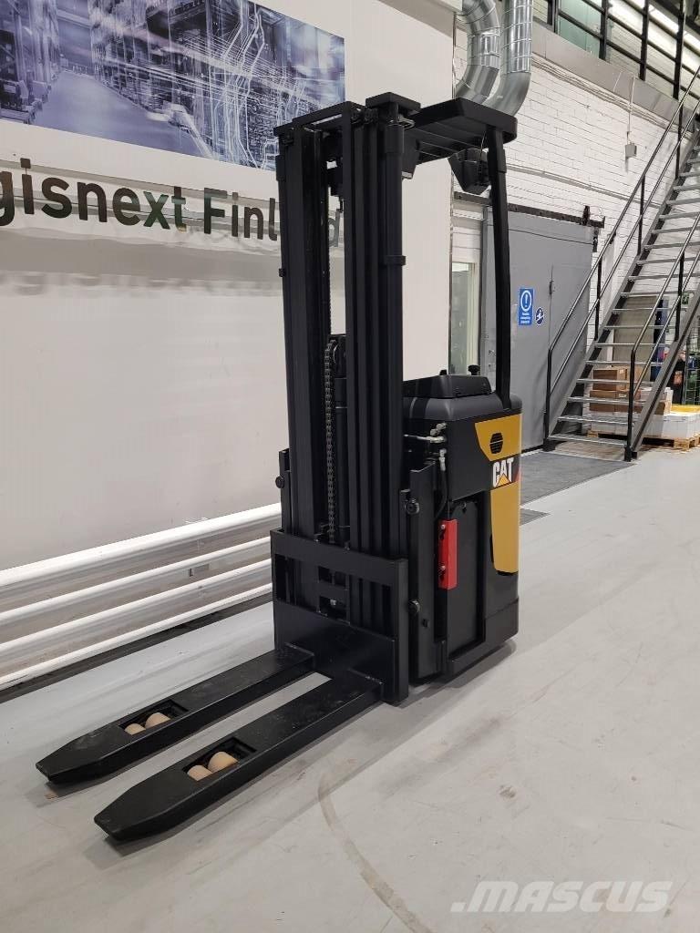 CAT NSR 16NI Elektromos gyalogkíséretű targoncák