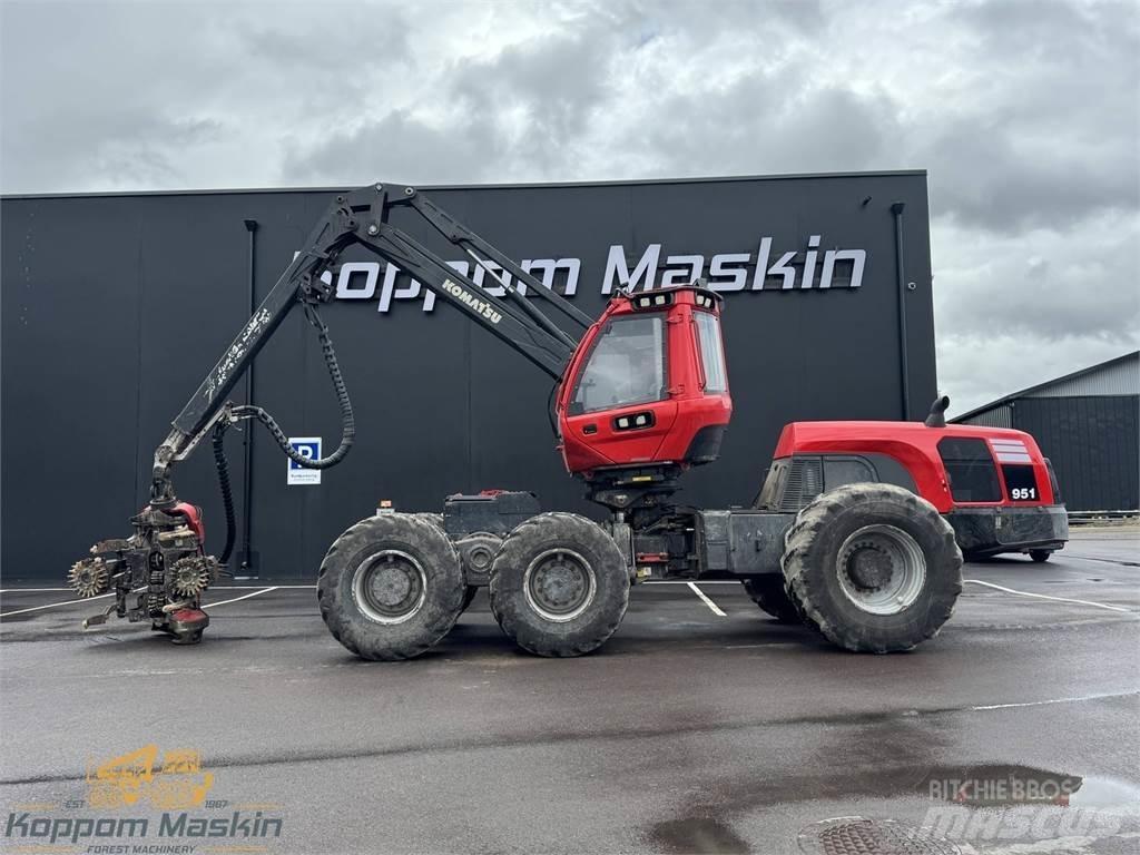 Komatsu 951 Betakarítók