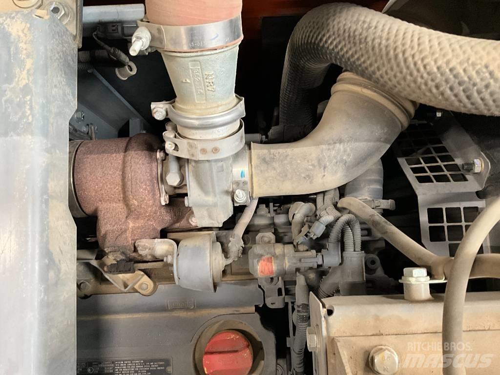 Hitachi ZX 140 W-6 Gumikerekes kotrók
