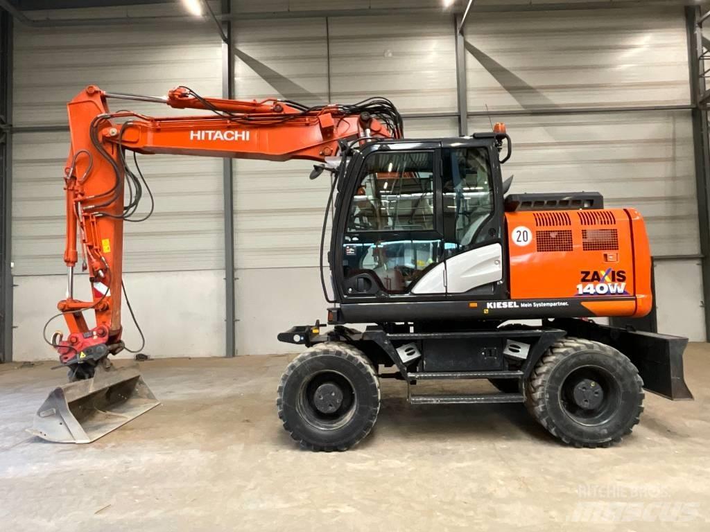 Hitachi ZX 140 W-6 Gumikerekes kotrók