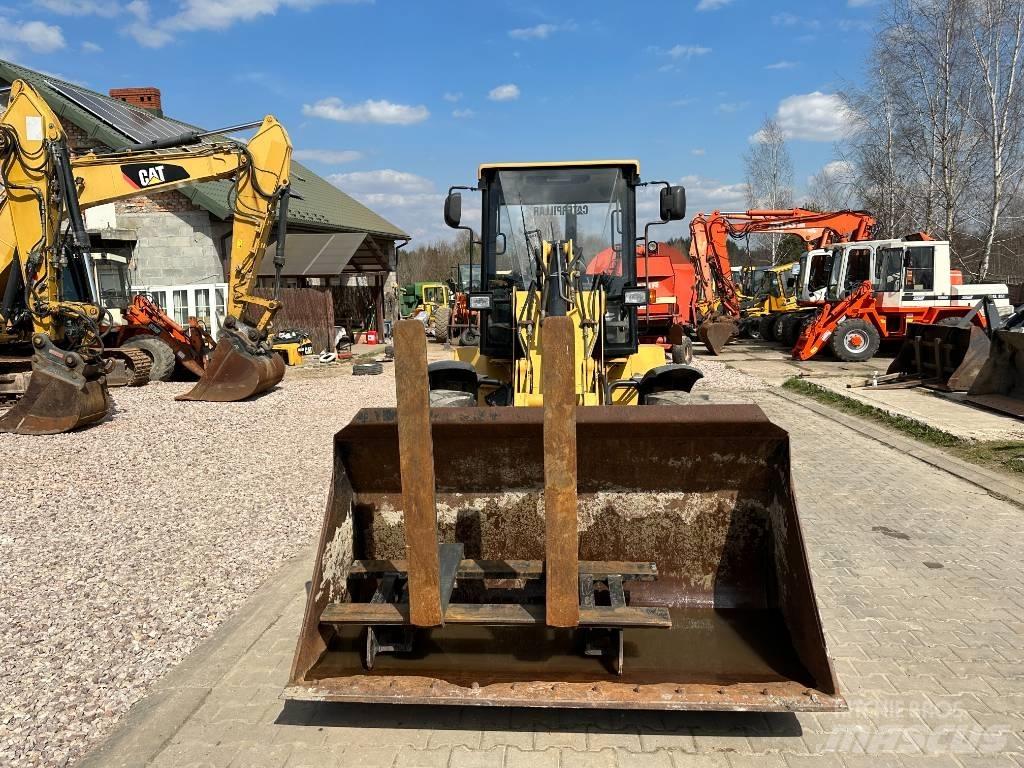 CAT 908 Gumikerekes homlokrakodók