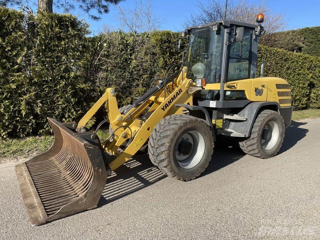 Yanmar V80 Gumikerekes homlokrakodók