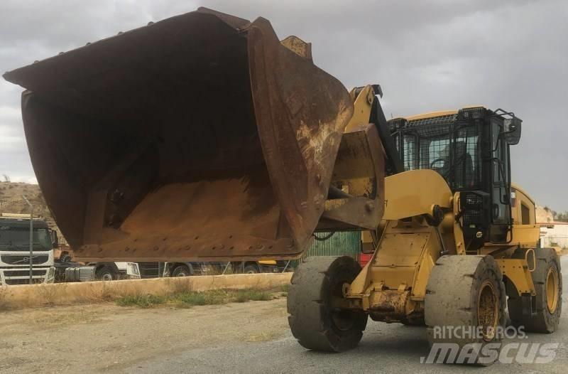CAT 926M Gumikerekes homlokrakodók