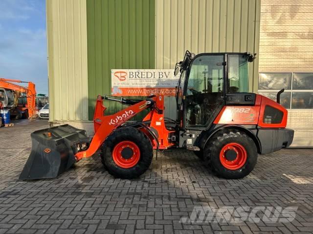 Kubota R 082 Gumikerekes homlokrakodók