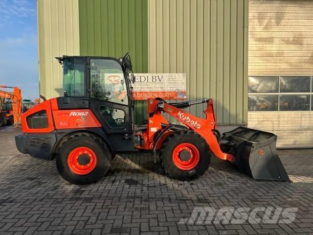 Kubota R 082 Gumikerekes homlokrakodók