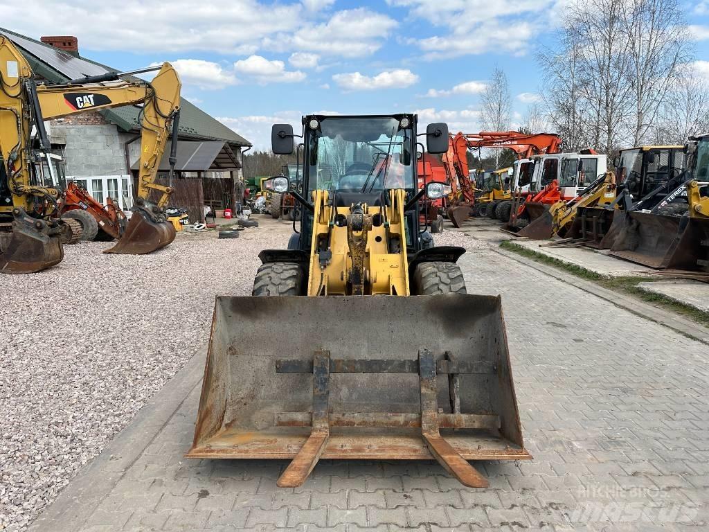 CAT 906 H 2 Gumikerekes homlokrakodók