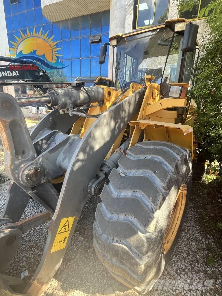 Volvo L 120 Gumikerekes homlokrakodók