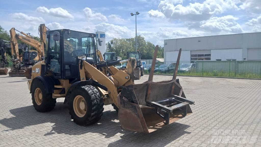 CAT 908 M Gumikerekes homlokrakodók