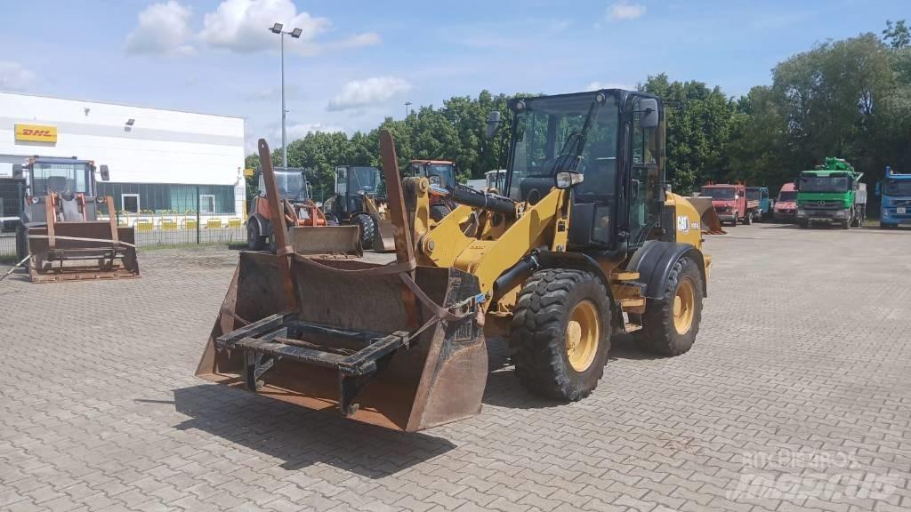 CAT 908 M Gumikerekes homlokrakodók