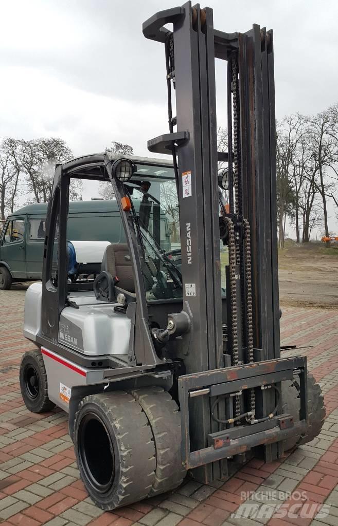 Nissan UG1D2A30LQ Gázüzemű targoncák