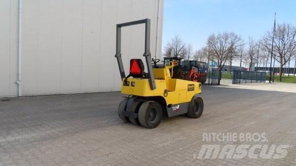 Sakai TS 160 Pneumatikus kerekes hengerek