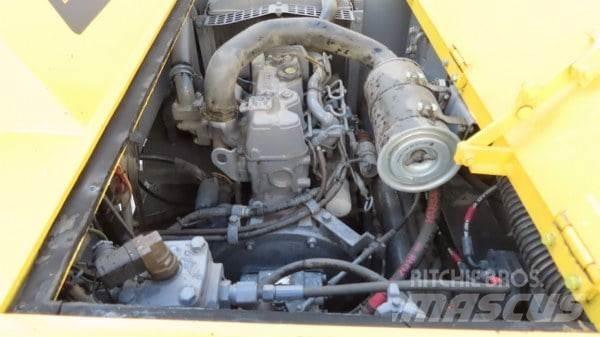 Sakai TS 160 Pneumatikus kerekes hengerek
