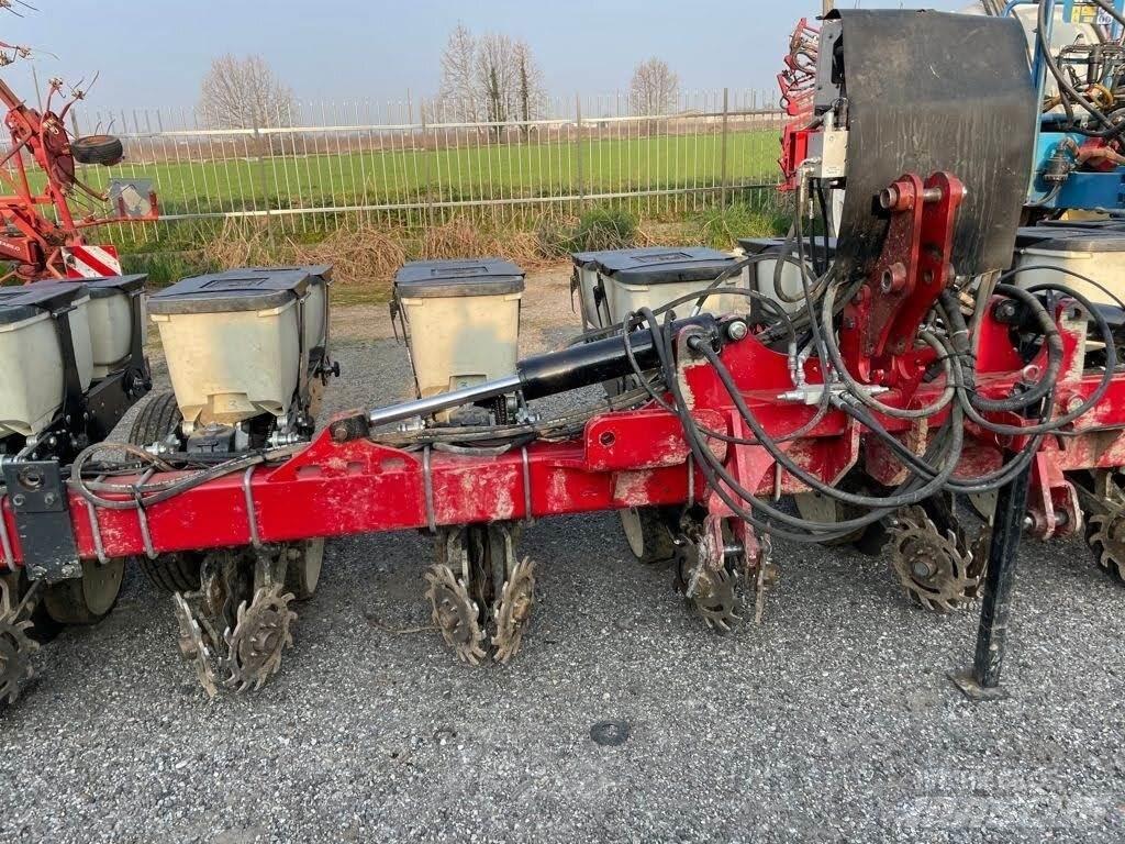 Kinze 8 FILE Szemenként vetőgépek