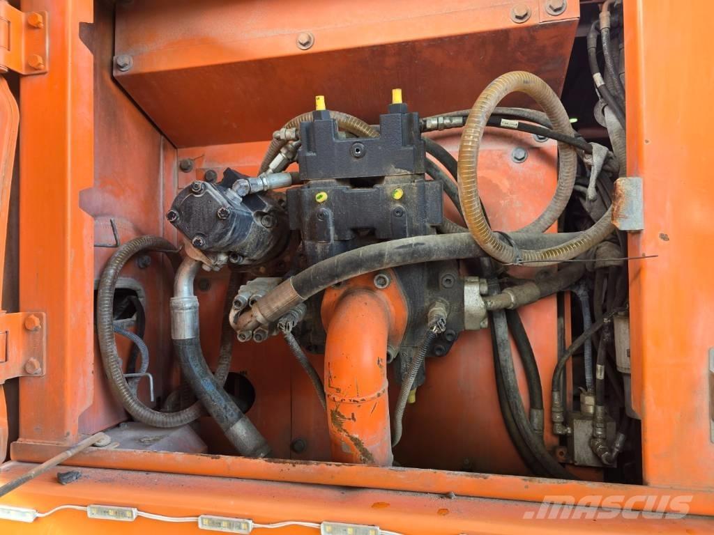 Doosan DX 210 W Gumikerekes kotrók