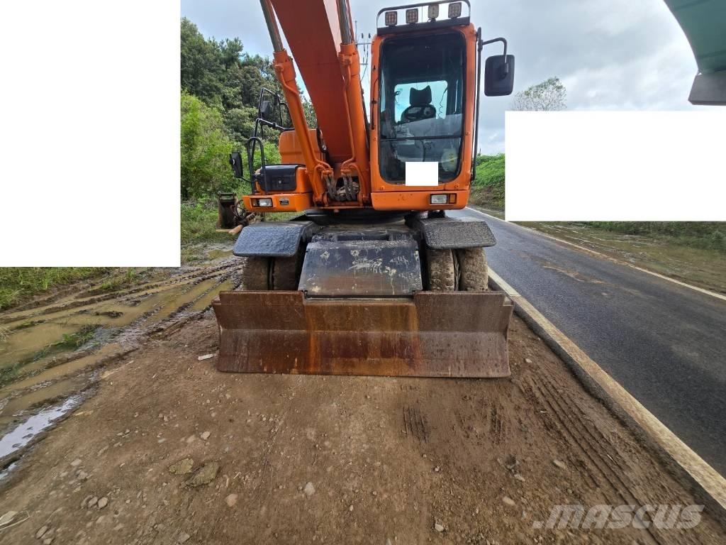 Doosan DX 210 W Gumikerekes kotrók