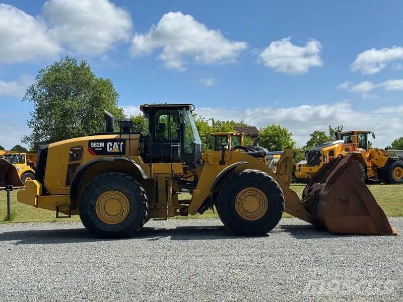 CAT 982 M Gumikerekes homlokrakodók