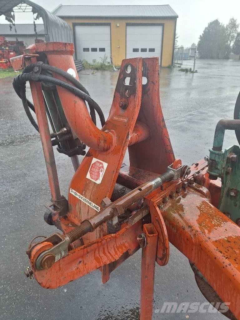 Kverneland W2 Váltvaforgató ekék