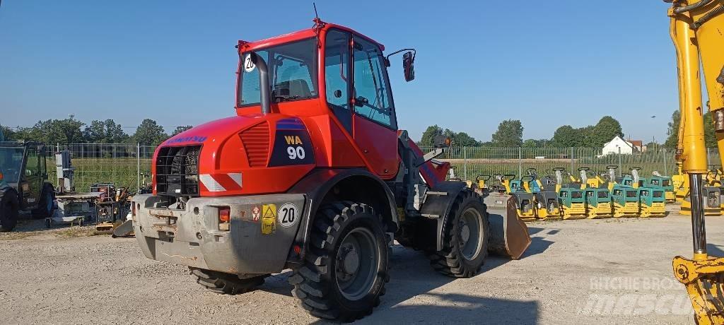 Komatsu WA 90 Gumikerekes homlokrakodók