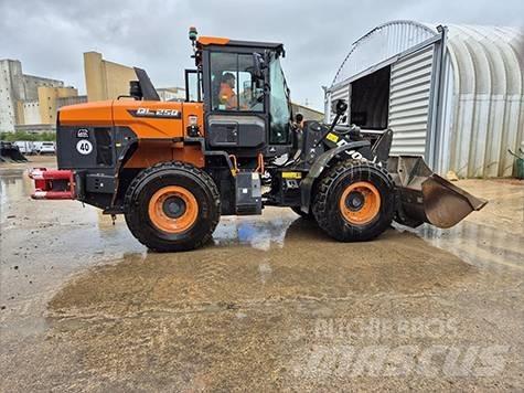 Doosan DL 250-7 Gumikerekes homlokrakodók