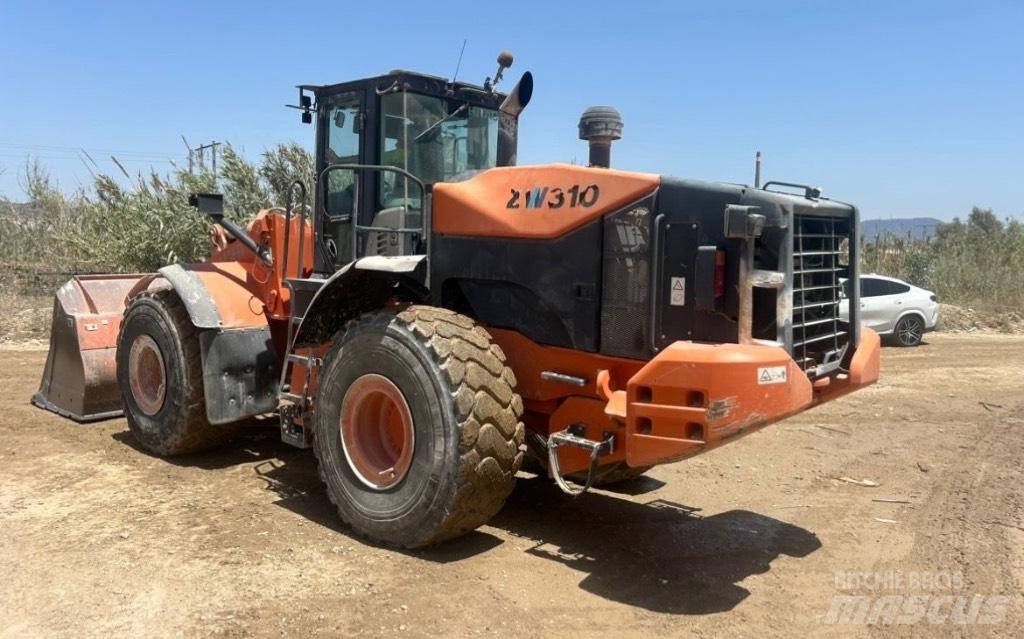 Hitachi ZW 310-5 Gumikerekes homlokrakodók