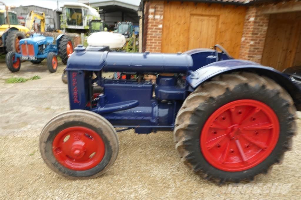  standard fordson Traktorok