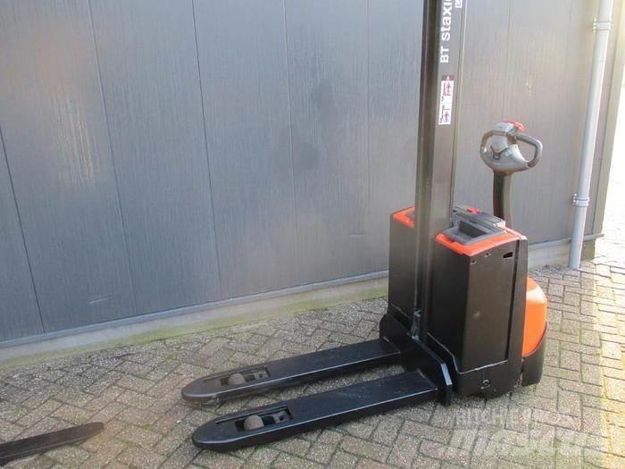 Toyota SWE 080L Gyalogkíséretű targonca