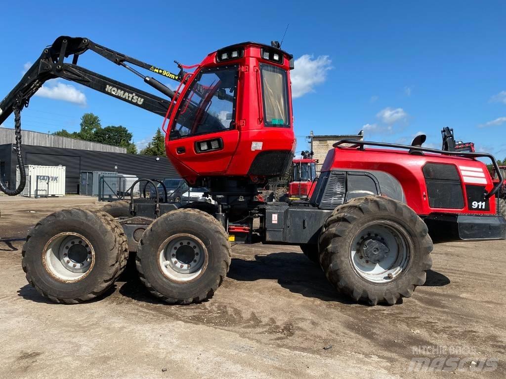 Komatsu 911 Betakarítók
